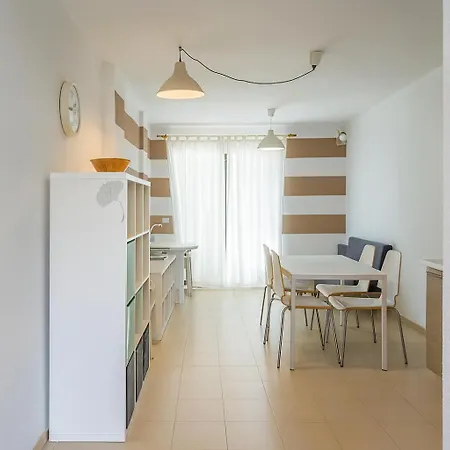 Alondras Park - Sleeps 2 - Parking - Pool 公寓 阿罗纳