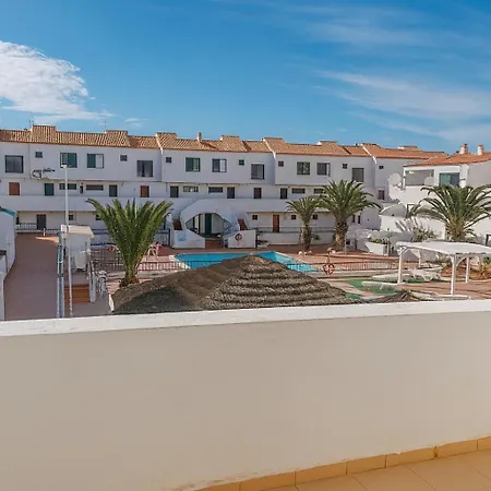 Alondras Park - Sleeps 2 - Parking - Pool 阿罗纳